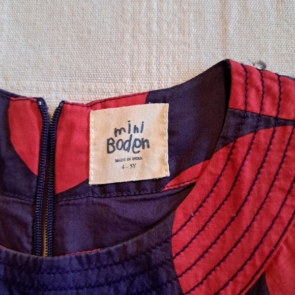 Mini Boden girls size 4-5 years purple with red dots dress, has pockets #1 of 2 - Picture 3 of 6